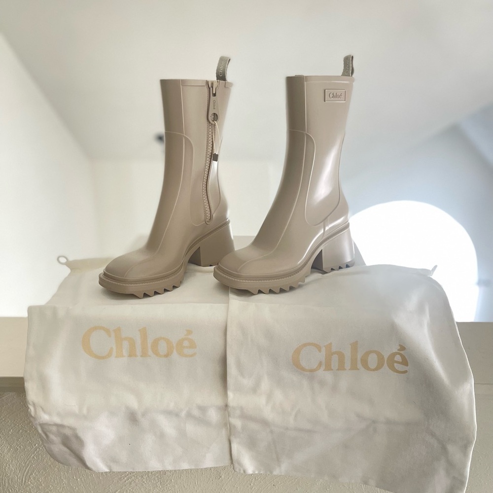 Brand new - never worn Chloe Chelsea “Betty” rainboots size 6